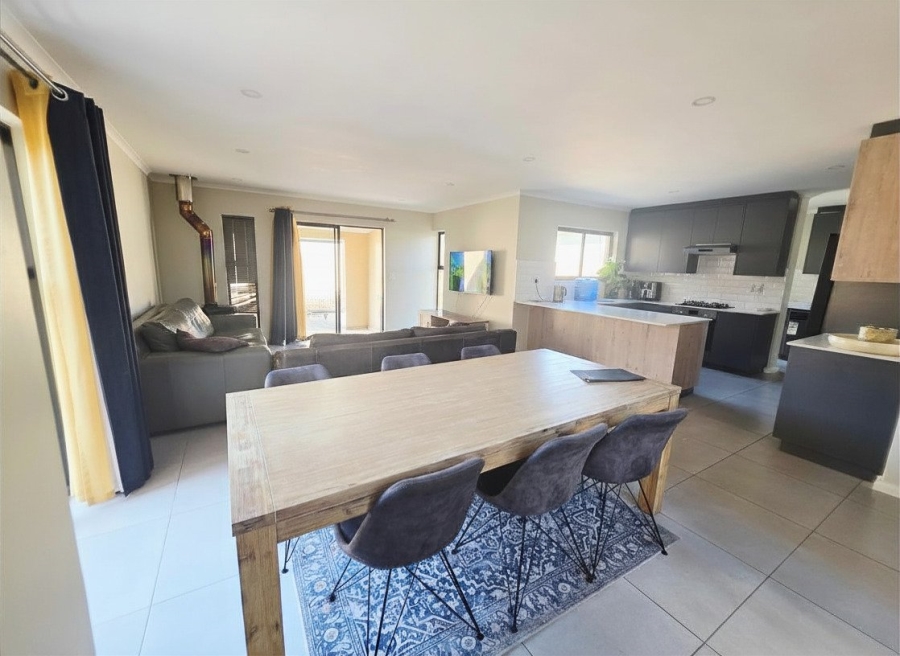 To Let 5 Bedroom Property for Rent in Sandown Western Cape